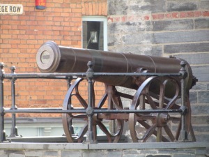 I'm still standing: Cannon in front of the Guildhall